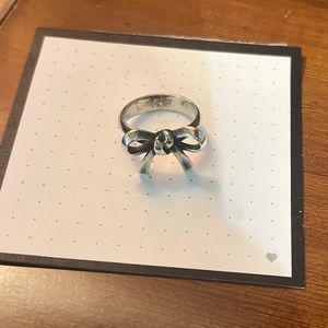 Retires James Avery bow ring great condition